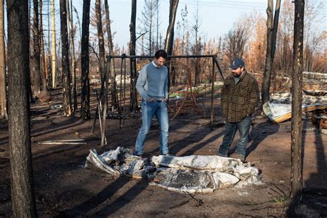 After tour of fire devastation in N.W.T., Trudeau promises new homes for Yellowknife